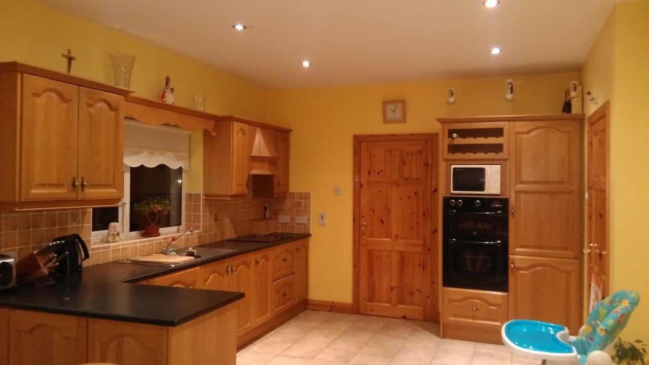 Warm And Welcoming Family Home Ballinrobe Exterior foto